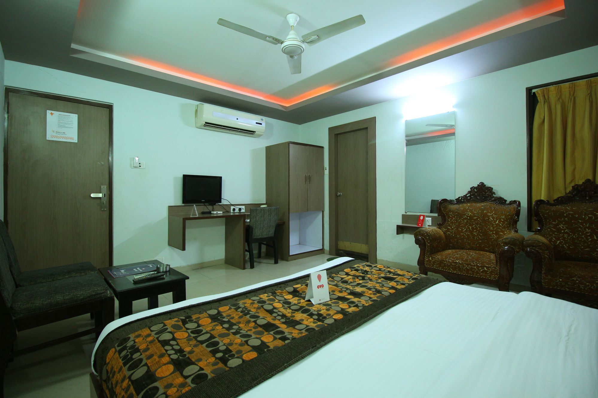 Oyo 4161 Hotel Shailly Inn Ахмедабад Екстериор снимка