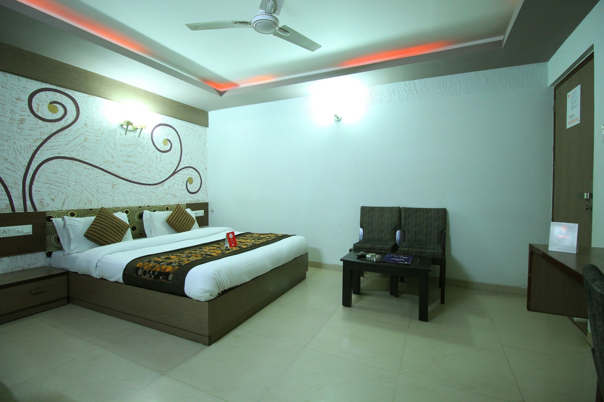 Oyo 4161 Hotel Shailly Inn Ахмедабад Екстериор снимка