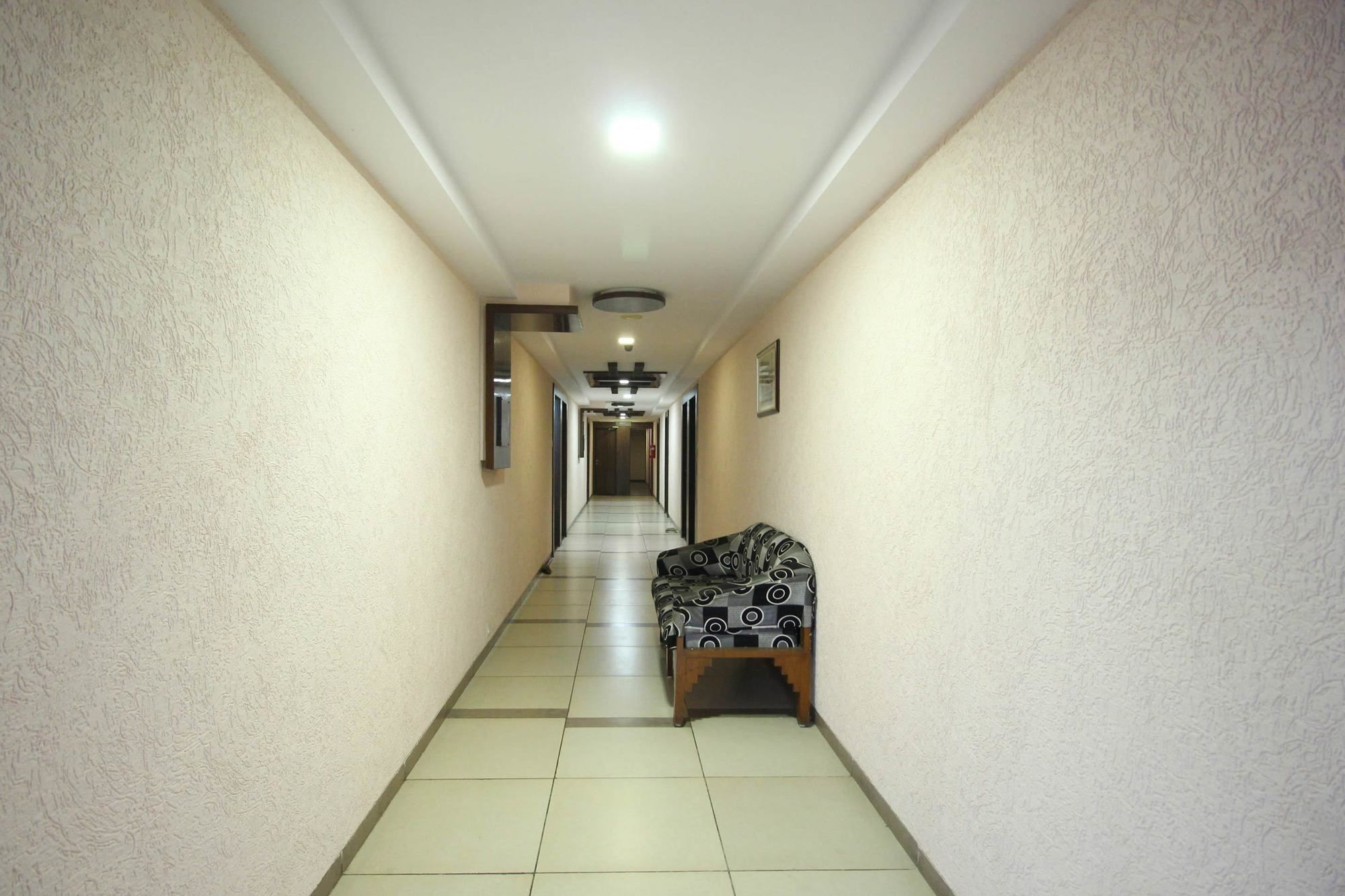 Oyo 4161 Hotel Shailly Inn Ахмедабад Екстериор снимка